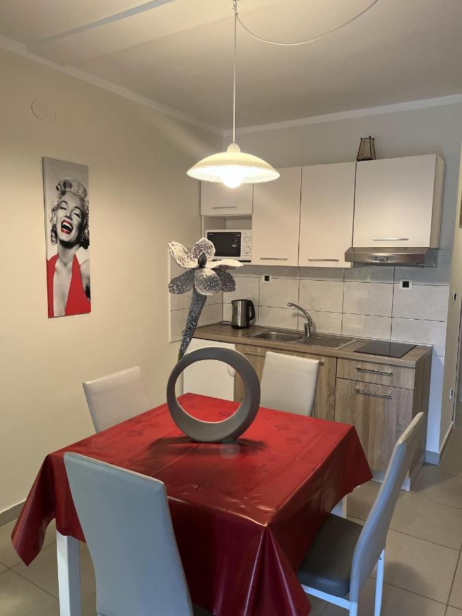 Apartmani Ivica Krk Town Buitenkant foto